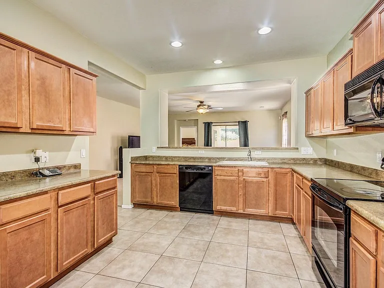 18113 W Townley Ave — Photo 7