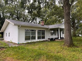 380 Golf Course Rd, Eldorado, IL 62930