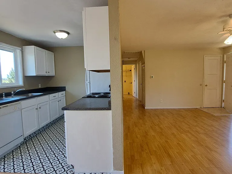 3259 Wright Ave — Photo 9