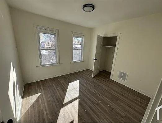 115 E 21st St — Photo 17