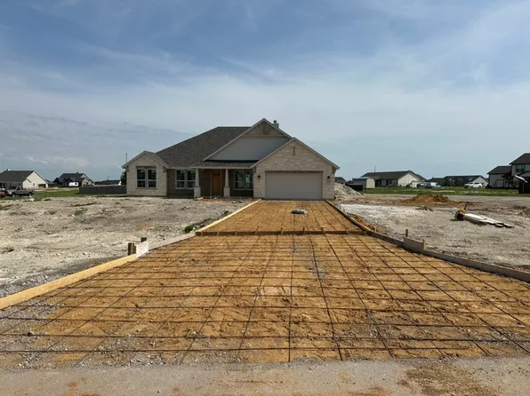 124 Llanos Dr, Decatur, TX 76234