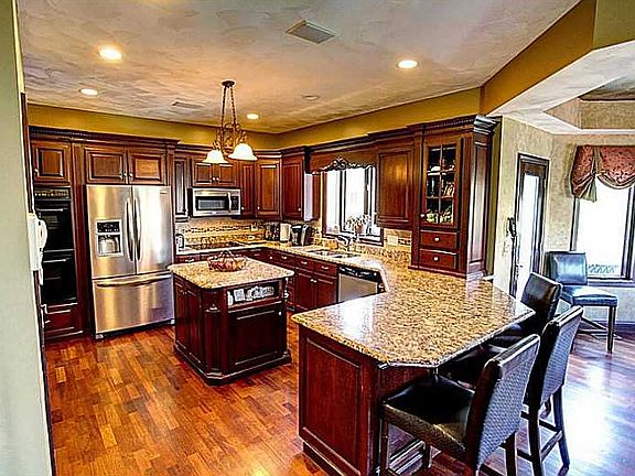 4th image of 4867 Brookgrove Ct