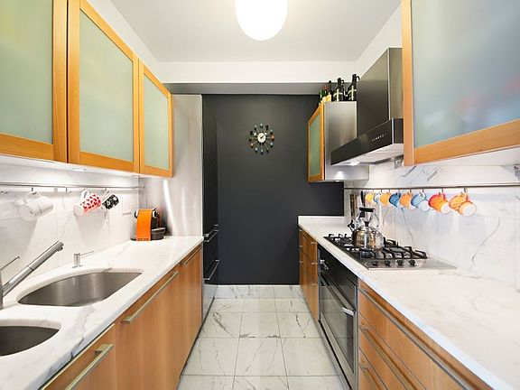5th image of 80 Columbus Cir Unit 52E