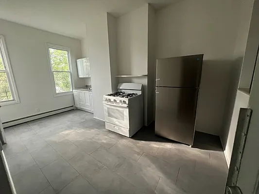 Rented by Evergreen Realty & Investments | media 14