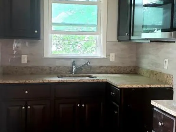 31-33 Carver St, Fall River, MA 02721