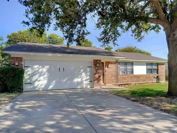 6049 Hillcrest Dr, Watauga, TX 76148