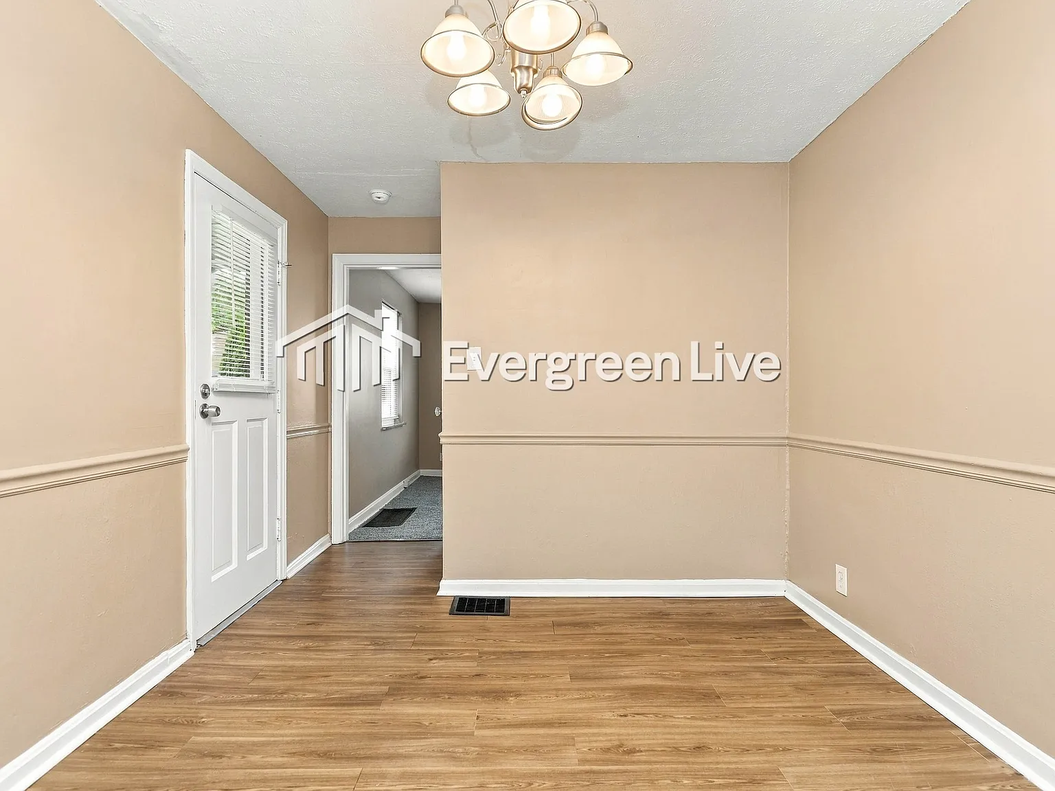 3 bed, 1.0 bath, 1036 sqft, $1,645 — Photo 4
