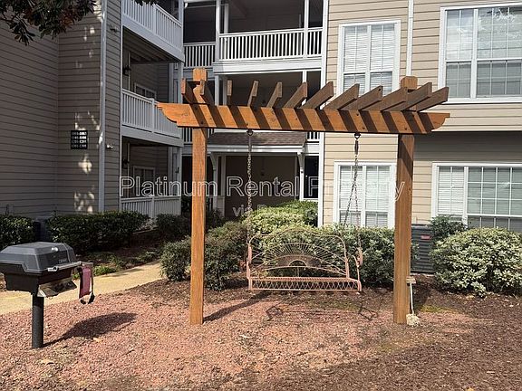 3rd image of 1250 Parkwood Cir SE Unit 1313