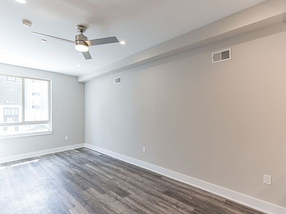 4th image of 1609 Ogden St Unit 1