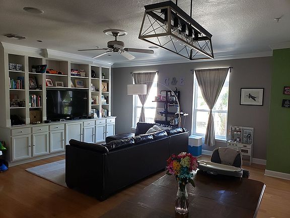 2nd image of 3211 Marcellus Cir