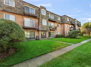 9389 Bay Colony Dr APT 3E, Des Plaines, IL 60016