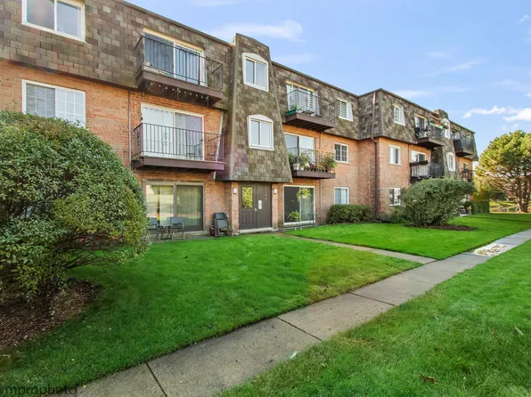9389 Bay Colony Dr APT 3E, Des Plaines, IL 60016