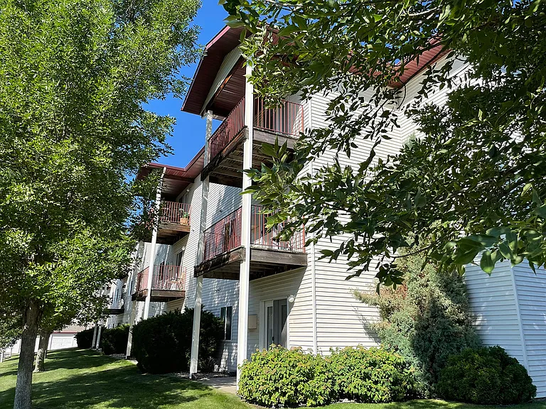 Turnpike Apartments — Photo 2