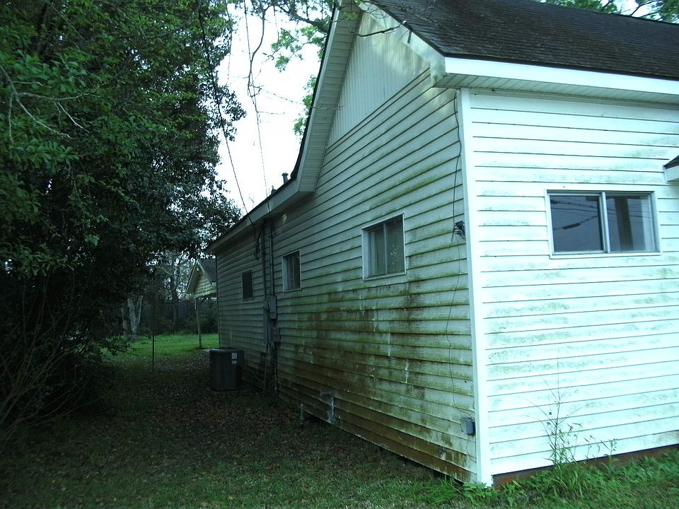 2nd image of 1411 Main Ave