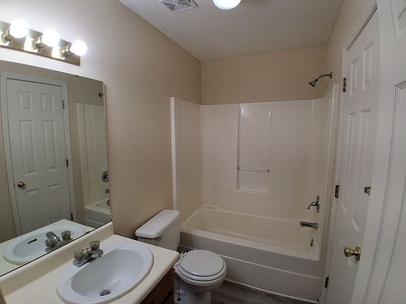 5th image of 6123A Vinnie Dr