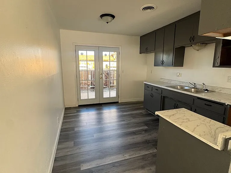 345 Wilson St #A-B — Photo 1