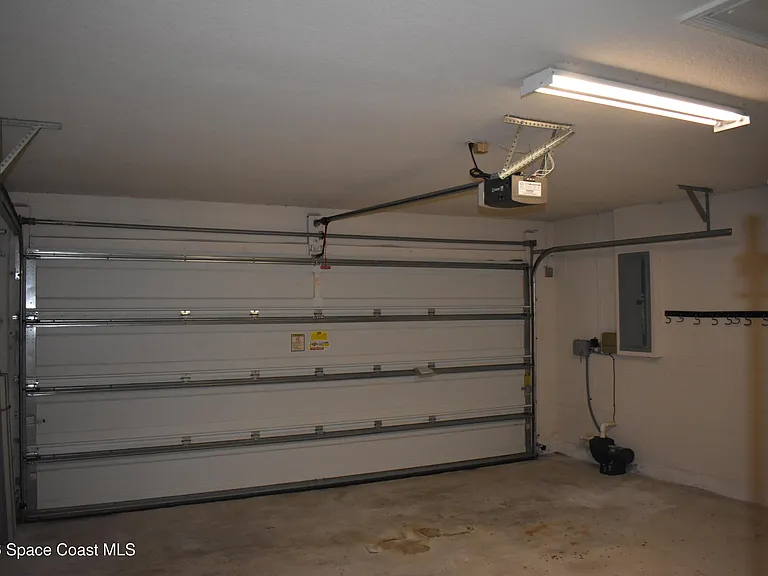 4063 Palladian Way — Photo 33