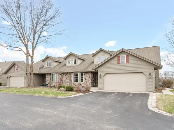203 Deer Ridge DRIVE, West Bend, WI 53095