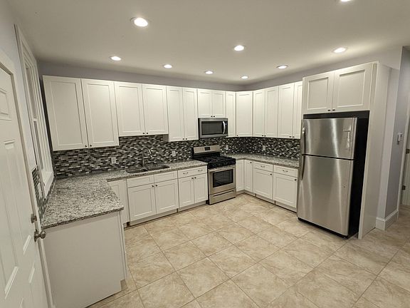 2nd image of 416 E Adams St APT 3