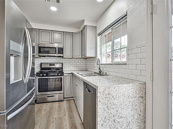 3rd image of 6216 Meadowhaven Ln