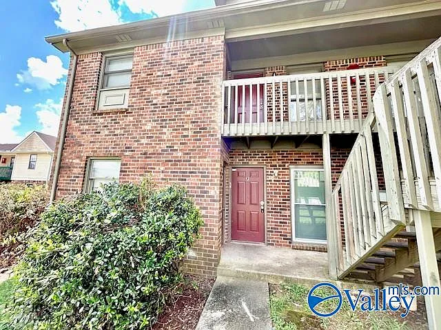 2 bed, 2.0 bath, 880 sqft, $900 — Photo 2