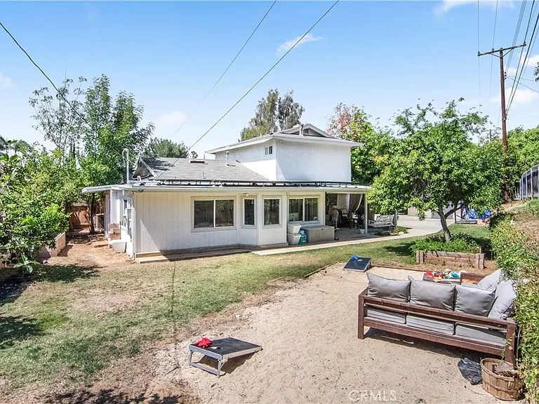742 Sherwood St — Photo 32