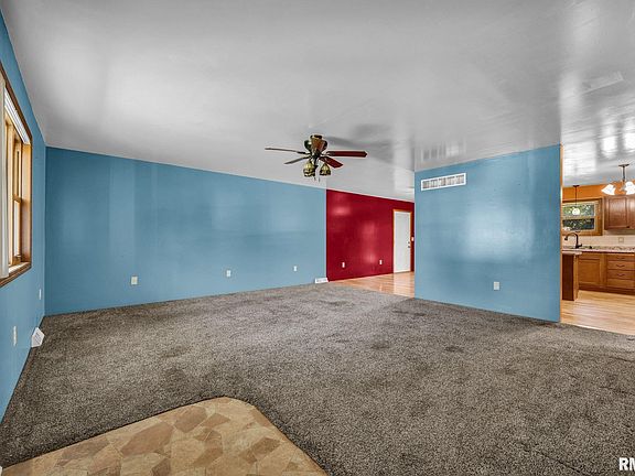 3rd image of 118 Locust St