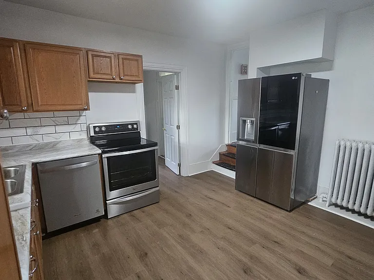 102 E York St — Photo 17