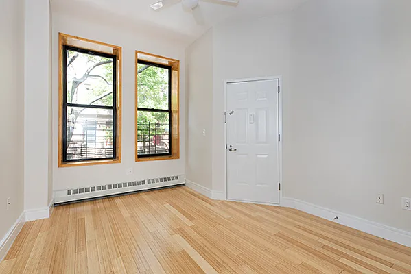 Rented by Perry Associates NYC Inc | media 4