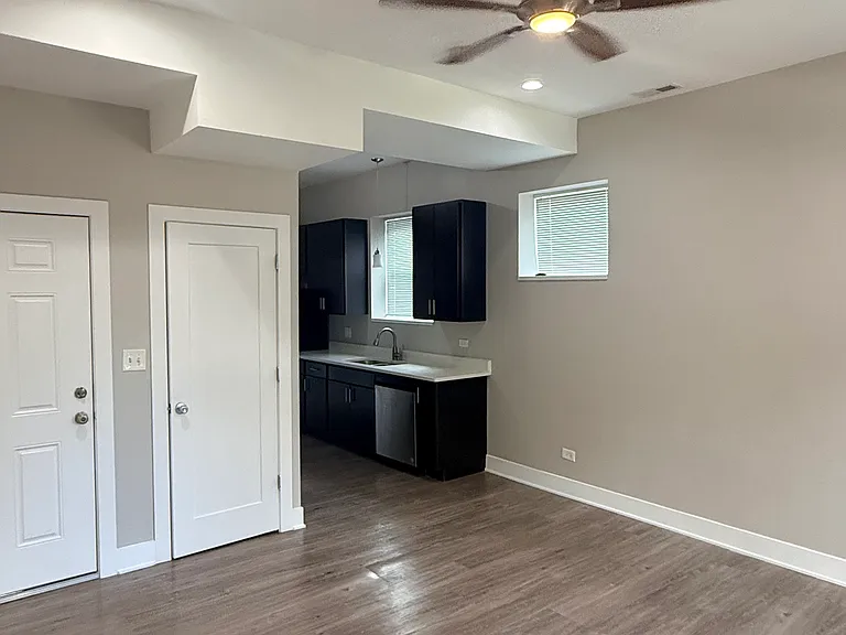 4834 S King Dr #3 — Photo 4