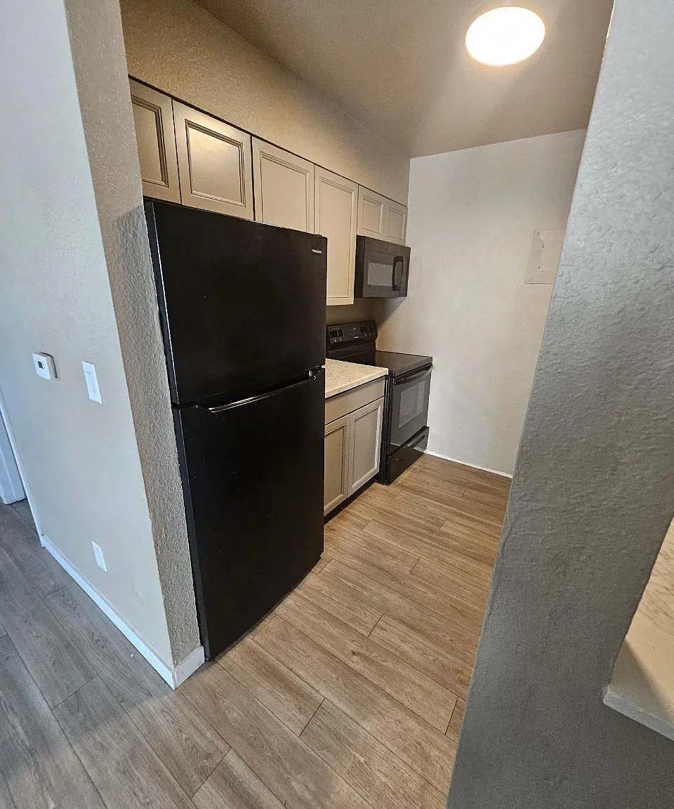 2 bed, 772 sqft, $1,000 — Photo 3