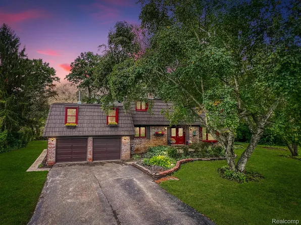 6500 Nadette Dr, Clarkston, MI 48346