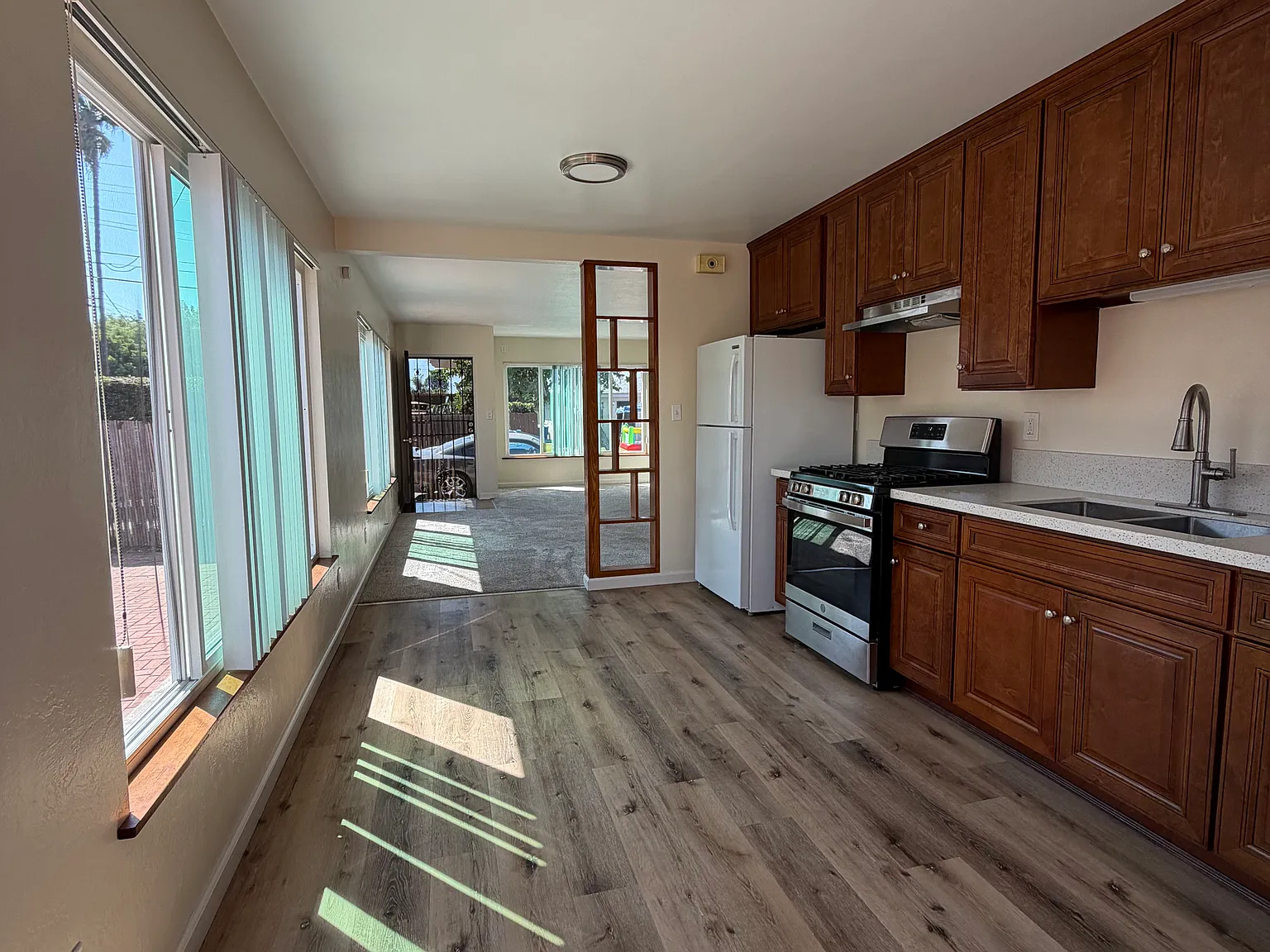 2 bed, 700 sqft, $2,699 — Photo 2
