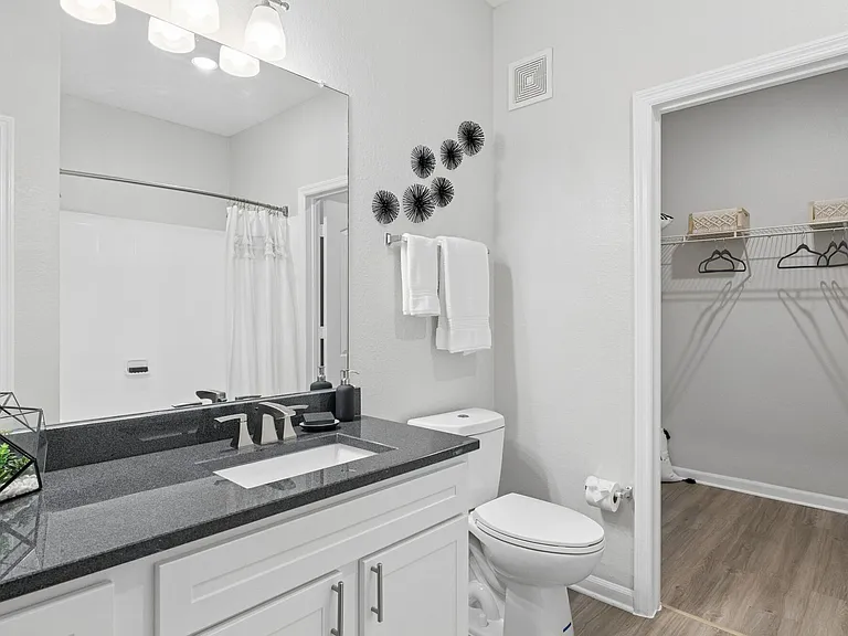 Luxe at 1820 — Photo 9
