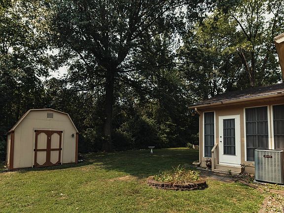 3rd image of 2541 Malibu Dr