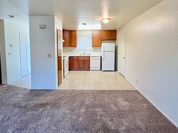 2nd image of 200 Northwoods Ave APT 9