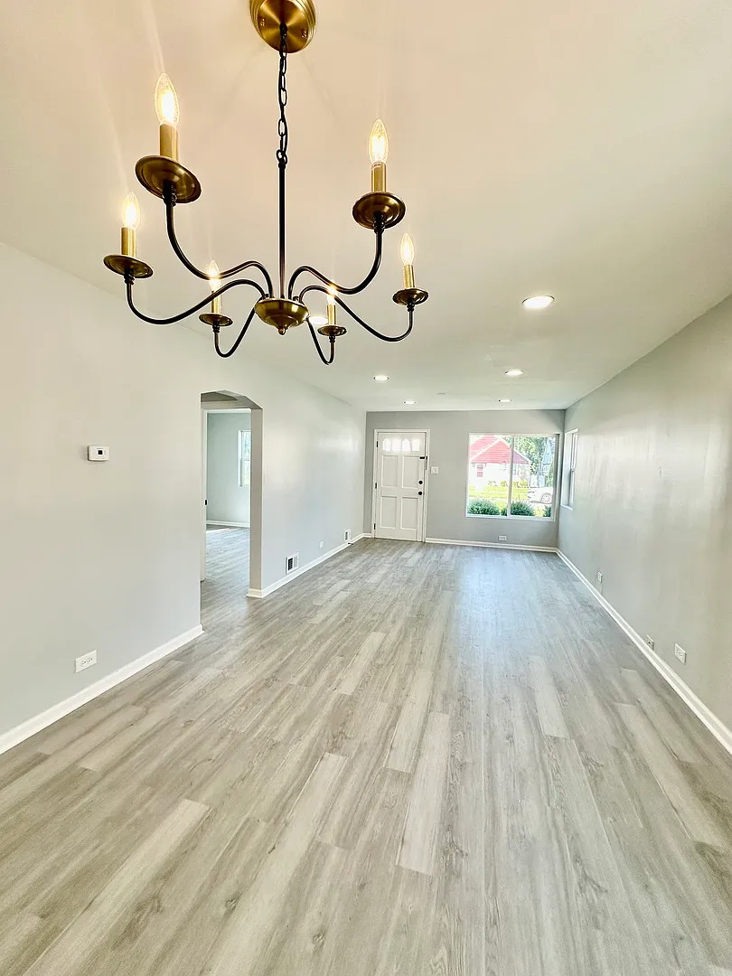 4 bed, 1328 sqft, $3,200 — Photo 2