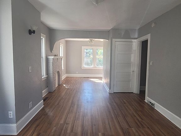 2nd image of 806 Houghton St