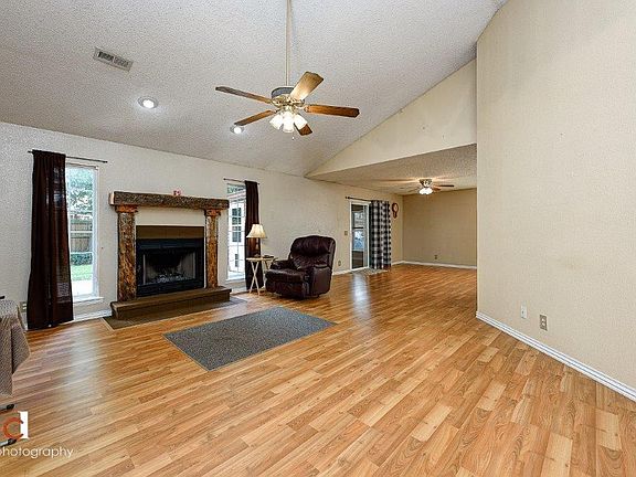 4th image of 3611 W Beech Dr
