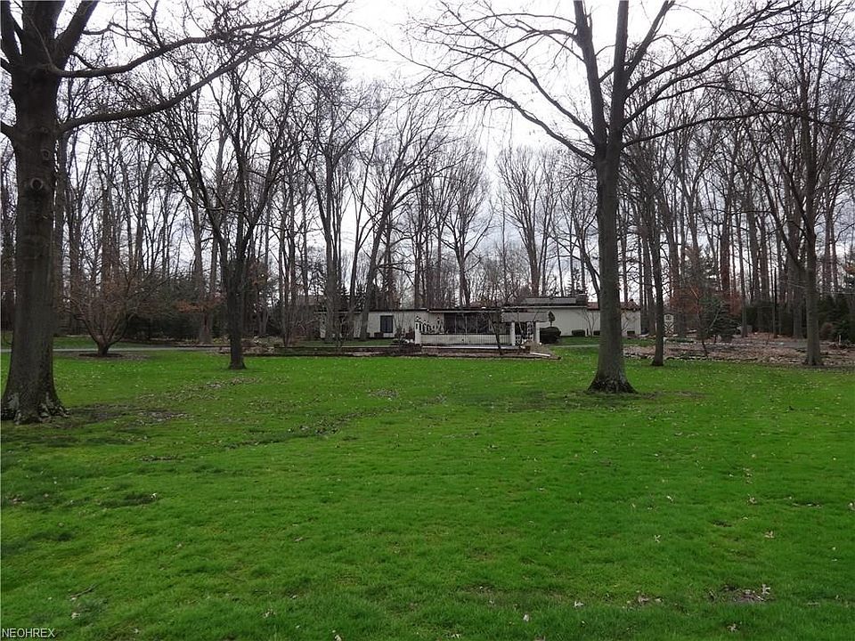 2nd image of 1505 Woodland Ln