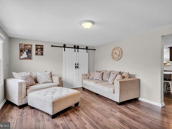 4th image of 4 Pinoak Dr