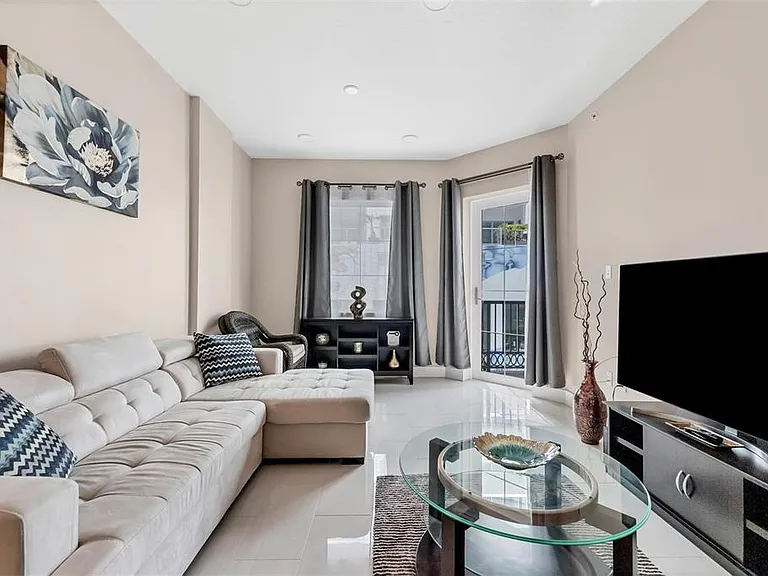 1500 State St #403 — Photo 9