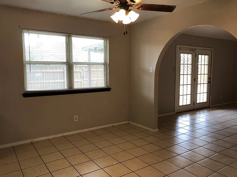 3869 Honeysuckle Ln — Photo 7