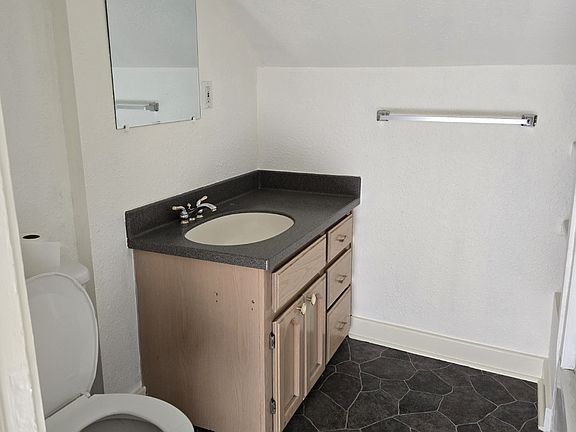 5th image of 914 S Sheridan Ave #C