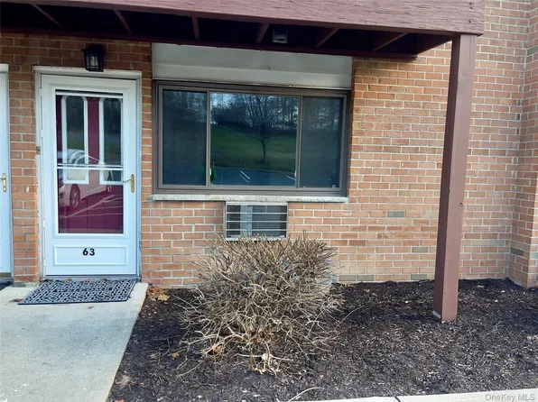 63 Poplar Ln, Middletown, NY