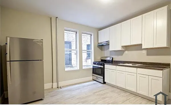 3 bed, $3,606 — Photo 2