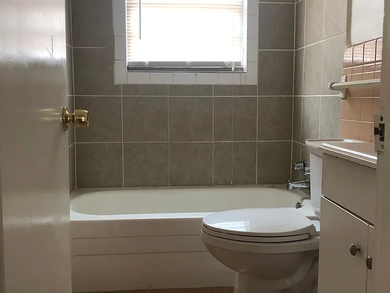 3829 Roseland Ave — Photo 13