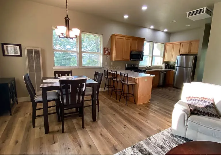 Parleys Canyon Rd — Photo 1
