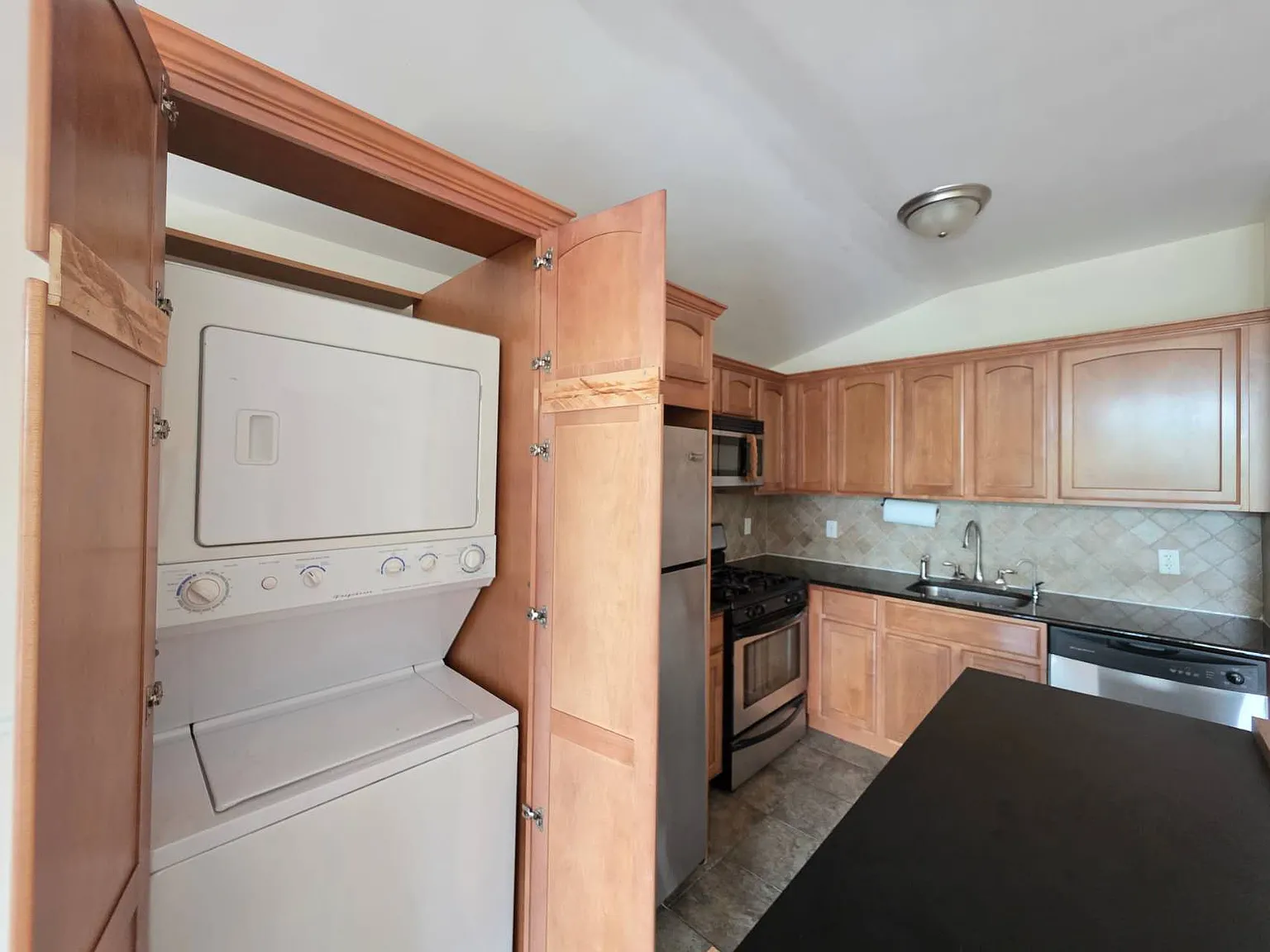 2 bed, 1.5 bath, 1000 sqft, $2,500 — Photo 2