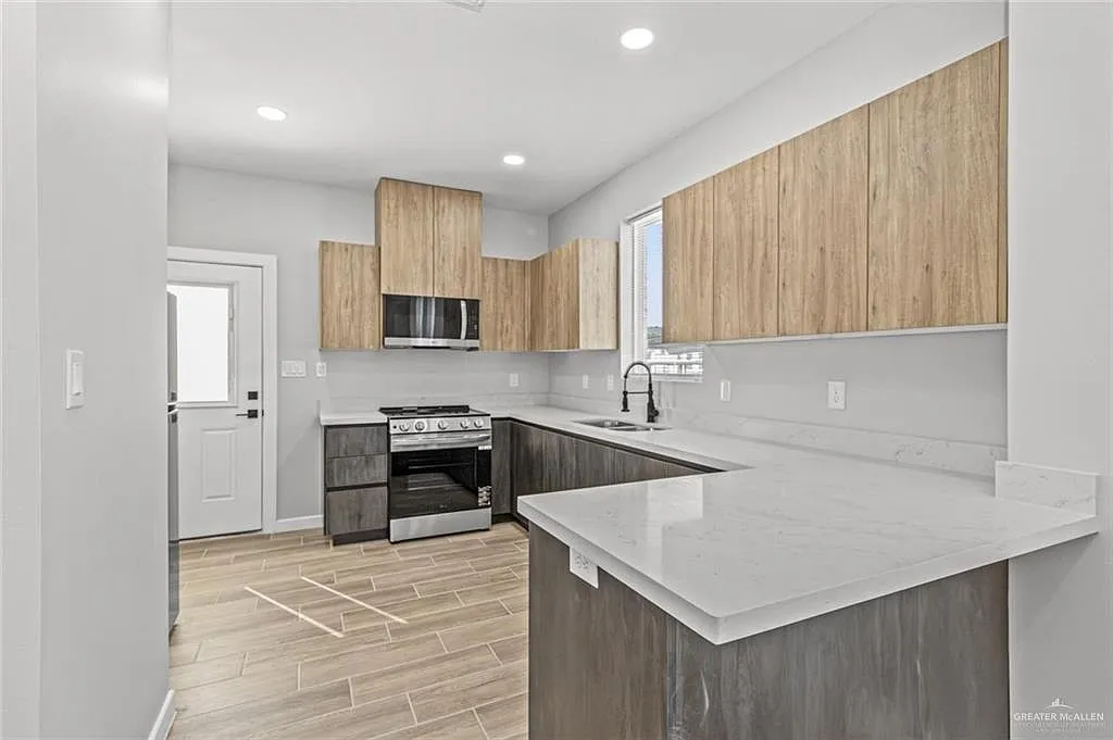 3 bed, 2.0 bath, 1195 sqft, $1,375 — Photo 3